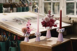 Bjørn Wiinblad Eva Lysestage, Dusty Red -Salling Butik 2024 56554 56555 02