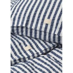 Juna Bæk&Bølge Lines Sengesæt, Mørkeblå/ Hvid, 140x220 Cm 7 Juna Bæk&Bølge Lines Sengesæt, Mørkeblå/ Hvid, 140x220 Cm -Salling Butik 636830 3