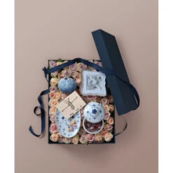 Royal Copenhagen The Art Of Giving Flowers Hortensia Vase, Blue 12 Royal Copenhagen The Art Of Giving Flowers Hortensia Vase, Blue -Salling Butik box mothersday bfp artofgiving page20