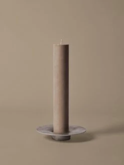 Ferm LIVING Soothe Bloklysestage, Aluminium 7 Ferm LIVING Soothe Bloklysestage, Aluminium -Salling Butik fermliving aw25 packshotswithbackground sootheblockcandleholder aluminium 1104271982