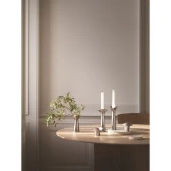 Georg Jensen Bloom Botanica Skjuler, Rustfrit Stål, Medium 5 Georg Jensen Bloom Botanica Skjuler, Rustfrit Stål, Medium -Salling Butik gj ss20 home bloom botanica candleholders 1