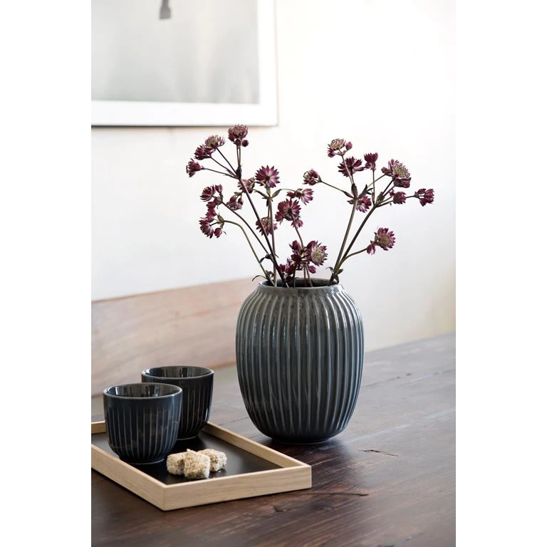 Kähler Hammershøi Vase, Antracitgrå, 20 Cm 2 Kähler Hammershøi Vase, Antracitgrå, 20 Cm - Billede 2