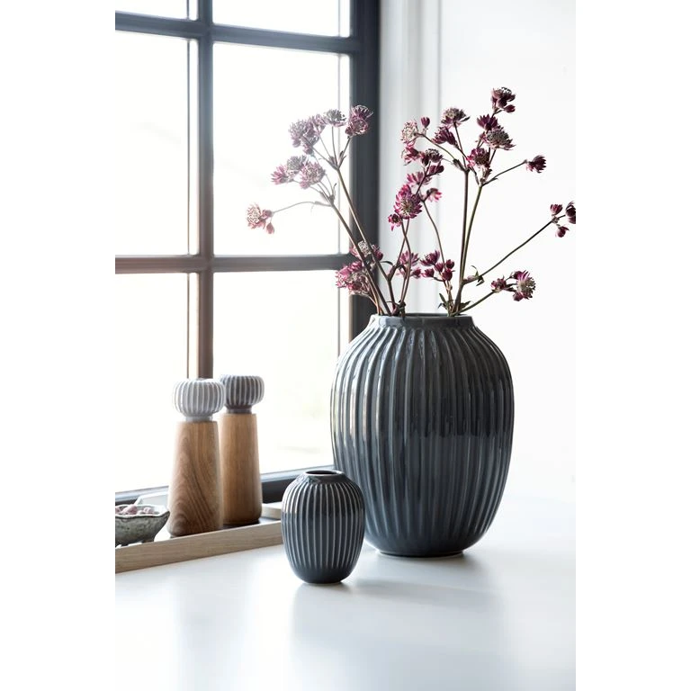 Kähler Hammershøi Vase, Antracitgrå, 25 Cm 2 Kähler Hammershøi Vase, Antracitgrå, 25 Cm - Billede 2