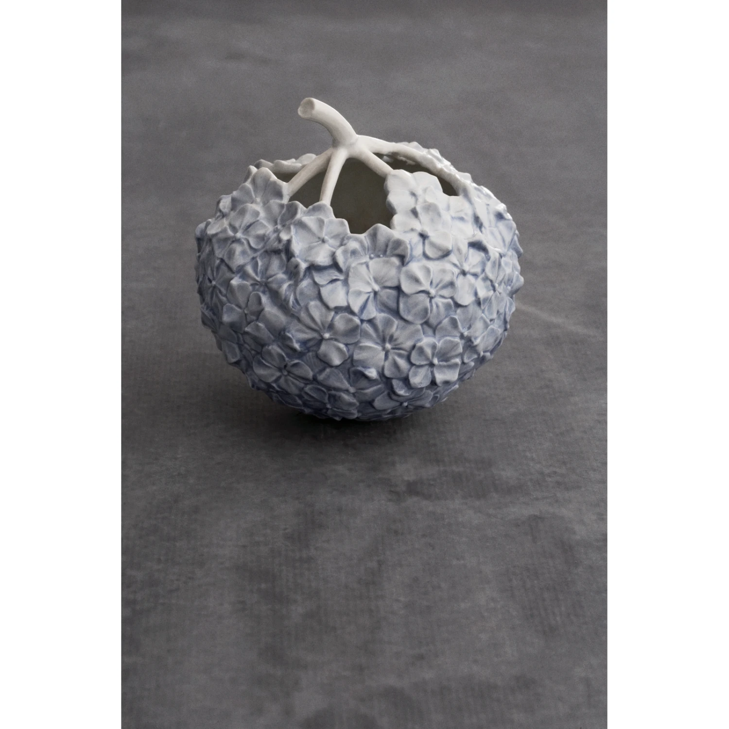 Royal Copenhagen The Art Of Giving Flowers Hortensia Vase, Blue 6 Royal Copenhagen The Art Of Giving Flowers Hortensia Vase, Blue - Billede 6