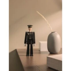 Kay Bojesen Politimand -Salling Butik kay bojesen politimand 3