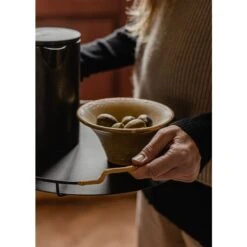 Menu Yana Brewing Pot, Mørk Glaze, 1 L 15 Menu Yana Brewing Pot, Mørk Glaze, 1 L -Salling Butik menu balcony serving tray triptych bowl yana brewing pot 1