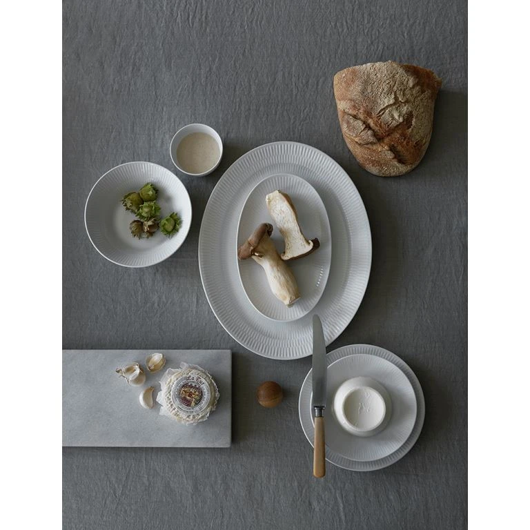 Royal Copenhagen Hvid Riflet Serveringsfad, 27,5x34 Cm 3 Royal Copenhagen Hvid Riflet Serveringsfad, 27,5x34 Cm - Billede 3